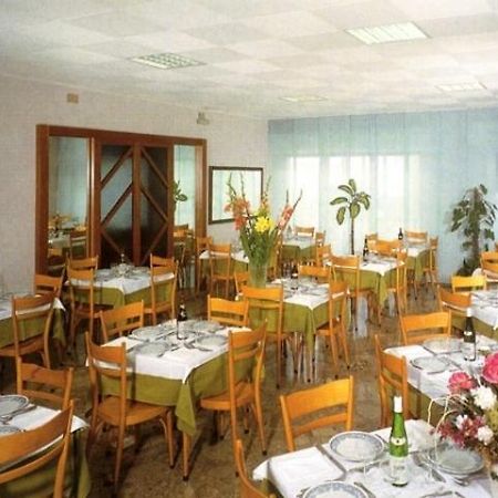 Hotel Gladiola Римини Экстерьер фото