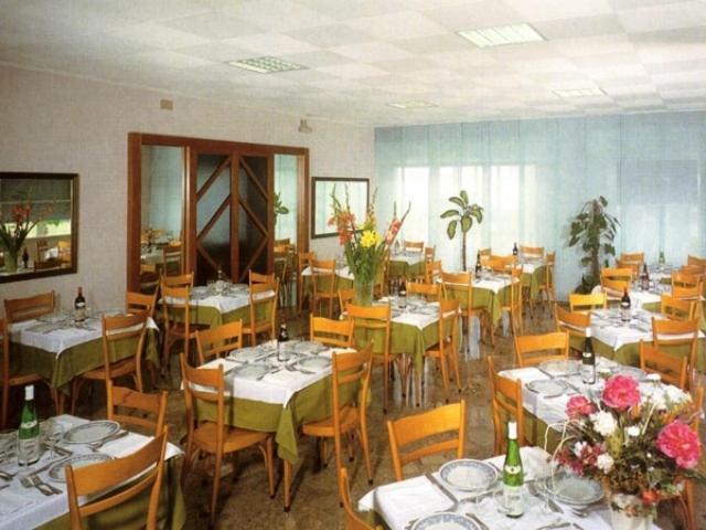 Hotel Gladiola Римини Экстерьер фото